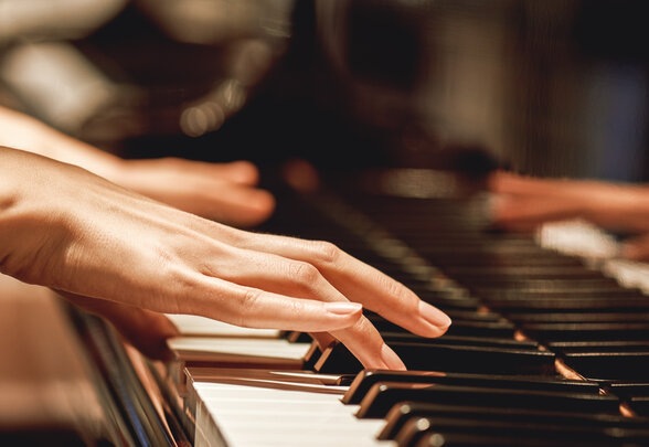 Favorite classical music...Close up view of gentle female hands playing a melody on piano while taking piano lessons - Agrandir l'image, fenêtre modale