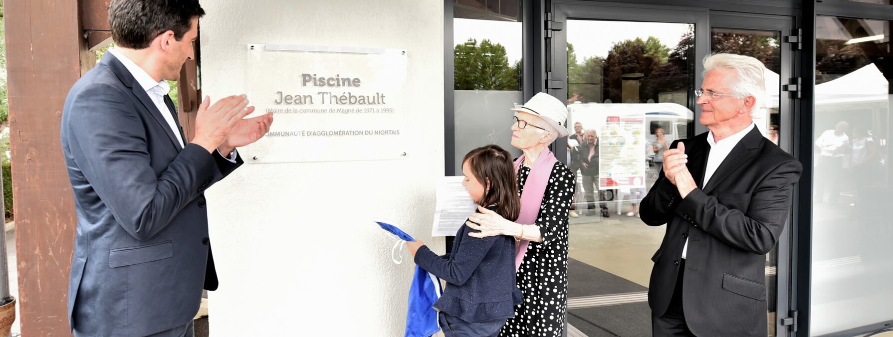 Une plaque a été dévoilée par le président de l'Agglomération, Jérôme Baloge, et le maire de Magné, Gérard Laborderie ©Bruno Derbord