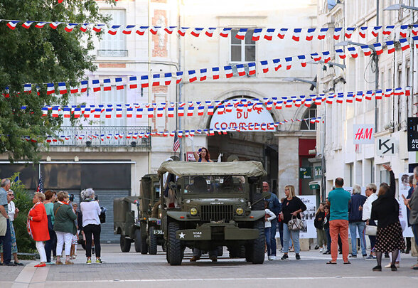 Célébration de la Libération de Niort - Agrandir l'image, fenêtre modale