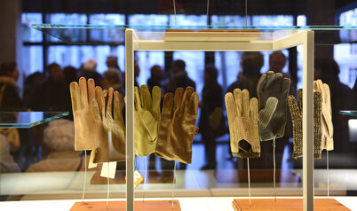 Exposition Chamoiserie et ganterie, lors de l'inauguration officielle ©Bruno-Derbord