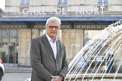 Portrait de Jacques Billy maire d?Aiffres et vice president de la CAN en charge des travaux autour de la gare. Portrait de Jacques Billy maire d'Aiffres et vice-président de la CAN en charge des travaux autour de la gare.