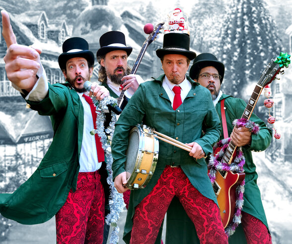 Quatre artistes en costumes de scène festifs, hauts-de-forme et vestes vertes, posant avec guitare et banjo - Agrandir l'image, fenêtre modale