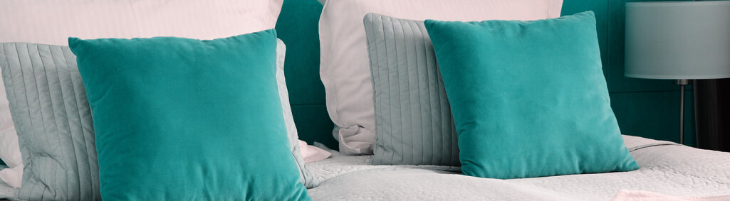 Lit de chambre d'hôtel