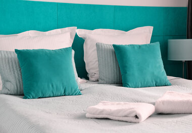 Lit de chambre d'hôtel