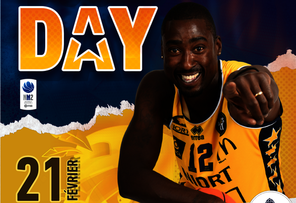 Affiche Ducks Day NM2 J17 – joueur de l'AS Niort Basket n°12 pointant vers le spectateur - Agrandir l'image, fenêtre modale