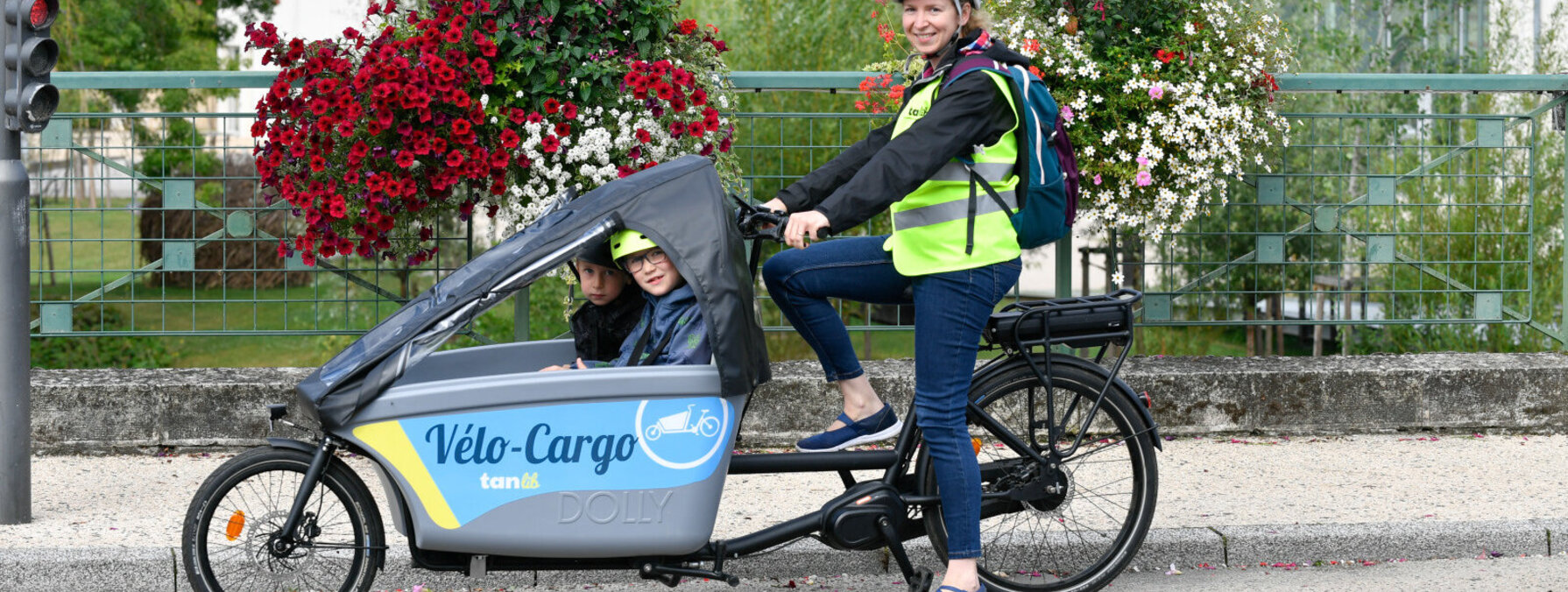 Vélo cargo en circulation dans la ville Noémie Wemaere loueuse d'un mois.