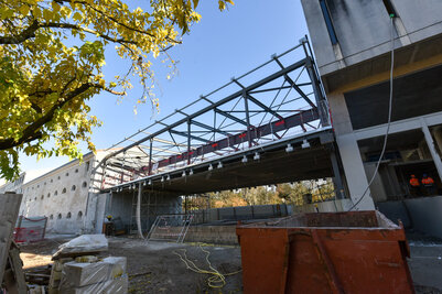 Le bâtiment pont en construction, décembre 2019 Le bâtiment pont en construction, décembre 2019