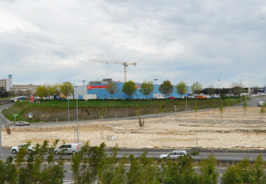 Aménagement du rond-point à l'entrée de la zone Mendès France à Niort © B.Derbord