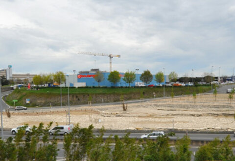 Aménagement du rond-point à l'entrée de la zone Mendès France à Niort © B.Derbord