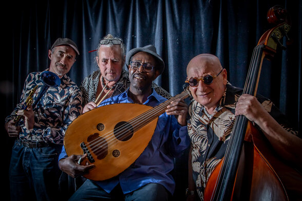 Cadi Yahiaoui, Manuel Gablain, Mickaël Féral et Dominico Stocchi, les quatre musiciens du quartet réunis avec leurs instruments - Agrandir l'image, fenêtre modale