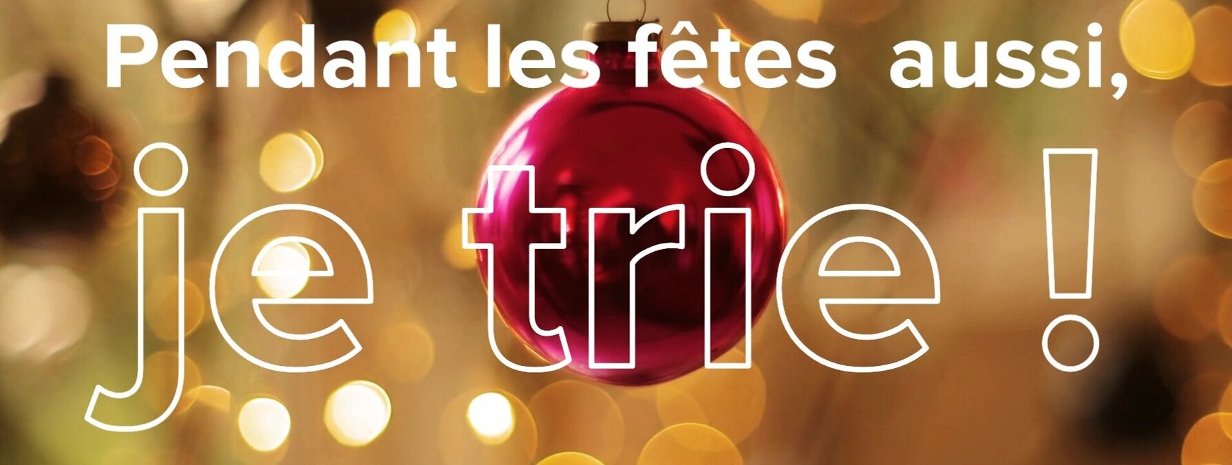 Campagne Niort Agglo : boule de Noël rouge suspendue avec le slogan « Pendant les fêtes aussi, je trie ! »