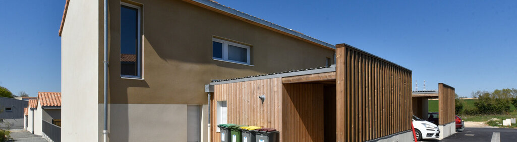 Visite du lotissement Fief de la Paillee avec la la Societe d'economie mixte immobiliere et economique de la Ville de Niort (Semie) et le Maire de Niort Pose de la 1ere pierre d'une future residence etudiante a Niort