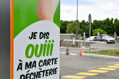Borne d'acces a la decheterie d'Aiffres