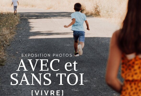 Affiche avec enfants courant sur un chemin de campagne et adulte au premier plan – CSC les Chemins Blancs, MQ St Florent, Niort - Agrandir l'image, fenêtre modale