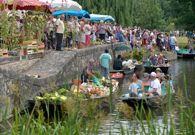 Marché sur l'eau du Vanneau-Irleau