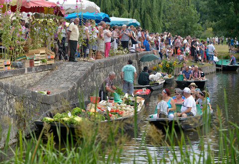 Marché sur l'eau du Vanneau-Irleau
