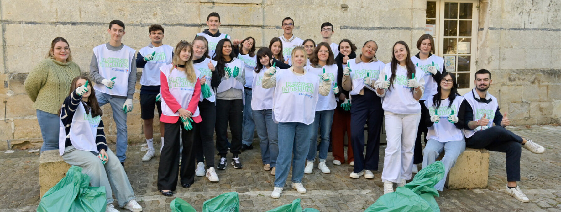 Opération World Clean Up Day par les élèves UCO