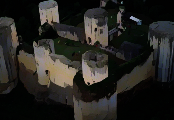 Le château du Coudray-Salbart en surplomb aérien, avec ses six tours cylindriques en pierre et ses remparts herbus - Agrandir l'image, fenêtre modale