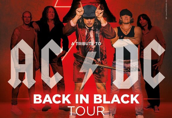 Affiche du Back in Black Tour : cinq musiciens dont un sosie d'Angus Young en uniforme scolaire, en tournée dans toute la France - Agrandir l'image, fenêtre modale
