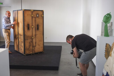 Le Malletier Franck Tressens expose au Musée Bernanrd D’Agesci, tournage Lemergy le Midi sur C8