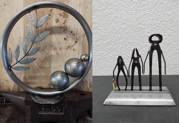 Deux sculptures forgées : un anneau avec feuilles et boules, et des pinces à bec assemblées en silhouettes de famille - Agrandir l'image, fenêtre modale