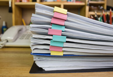 file folder and Stack of business report paper file on the table in a work office, concept document in work office Feuilles A4