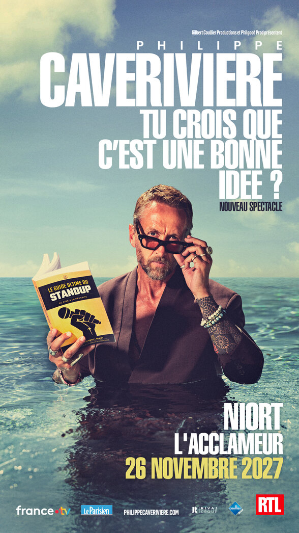 Affiche du spectacle « Tu crois que c'est une bonne idée ? » avec Philippe Caverivière émergeant de la mer, livre à la main - Agrandir l'image, fenêtre modale