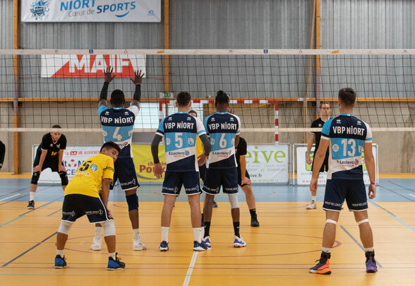Match de volley-ball VPB Niort - Le Plessis-Robinson - Agrandir l'image, fenêtre modale