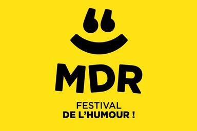 Logo du MDR – Festival de l'Humour sur fond jaune vif, avec un smiley stylisé dont les yeux sont formés de guillemets noirs