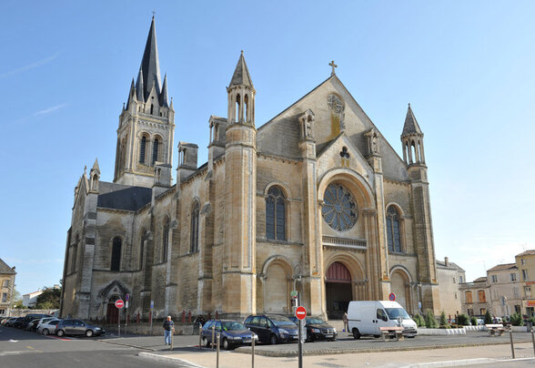 Photo de l'église St-Hilaire - Agrandir l'image, fenêtre modale